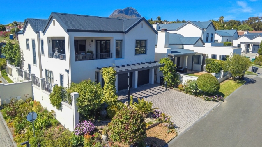 3 Bedroom Property for Sale in Heldervue Western Cape